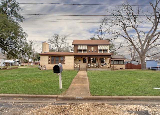 Property at 708 11th E, Cameron, TX 76520, 3 beds, 3 baths