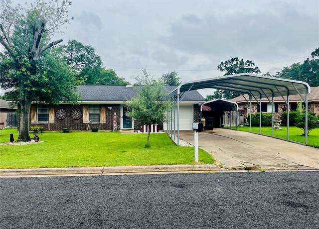 Property at 2207 Yosemite Dr, Bryan, TX 77803, 3 beds, 2 baths
