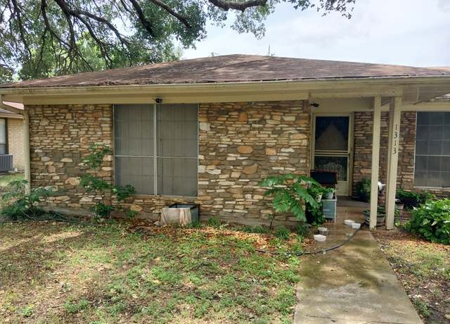 Property at 1313 Redbud Trl, TX 78644, 3 beds, 2 baths