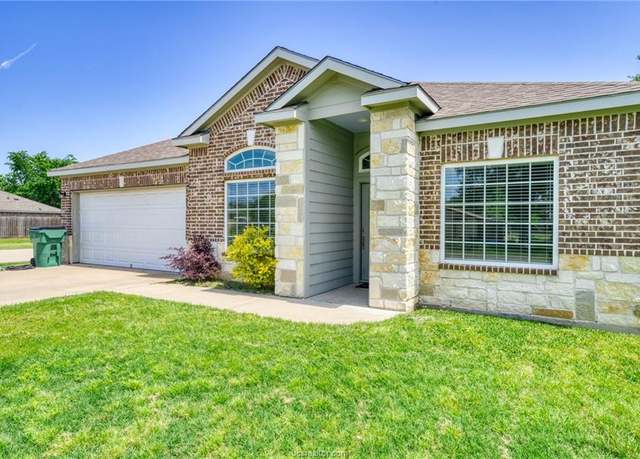 Property at 1104 Jennifer St, Madisonville, TX 77864, 3 beds, 2 baths