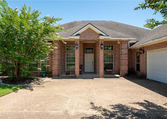 Property at 810 Plum Hollow Dr, College Station, TX 77845, 4 beds, 3.5 baths