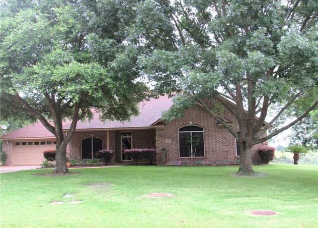Property at 2400 Brookbend Dr, Brenham, TX 77833, 4 beds, 2 baths