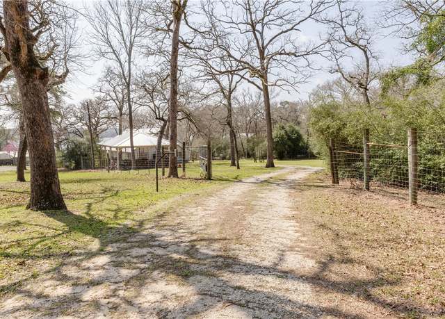 Property at 9360 Riley Green Rd, Franklin, TX 77856, 5 beds, 3 baths