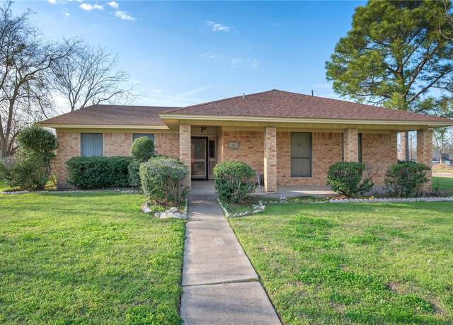 Property at 914 California St, Bryan, TX 77803, 4 beds, 2.5 baths