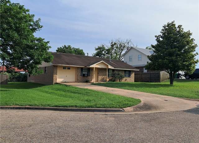 Property at 1202 Cheyenne Dr, Brenham, TX 77833, 4 beds, 3 baths