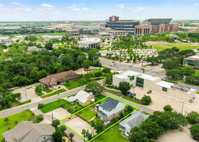 Property at 802 Aberdeen Pl, College Station, TX 77840, 5 beds, 5.5 baths