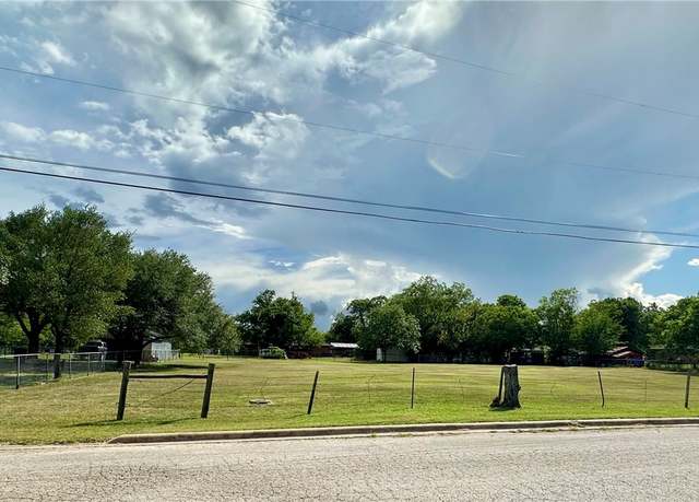 Property at 1011 Benedict St, Caldwell, TX 77836