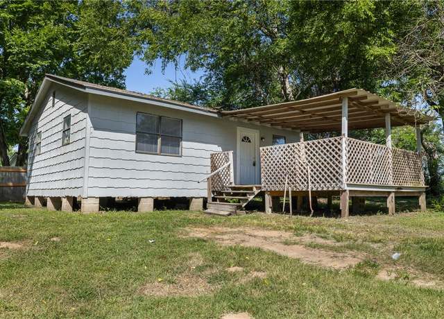 Property at 1303 W Main St, Madisonville, TX 77864, 2 beds, 1 bath