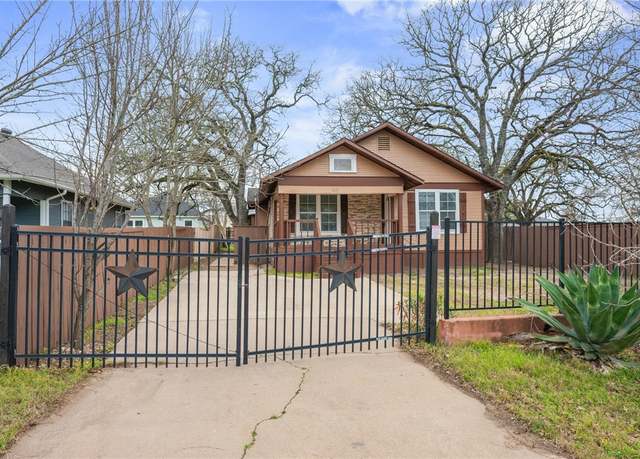 Property at 1613 Robeson St, Bryan, TX 77803, 5 beds, 2 baths