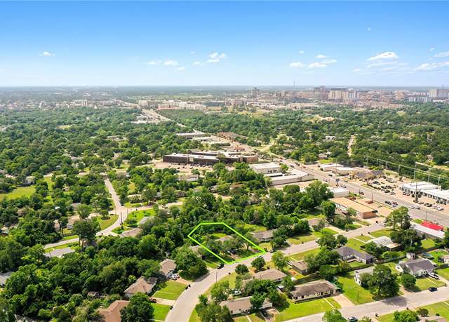Property at 713 Broadmoor Dr, Bryan, TX 77802, 4 beds, 3 baths