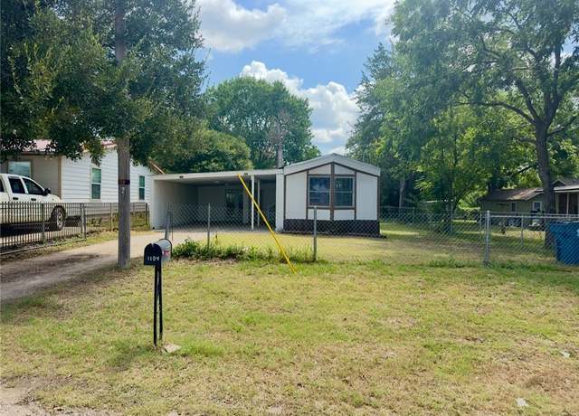 Property at 1104 Smith St, Navasota, TX 77868, 3 beds, 2 baths