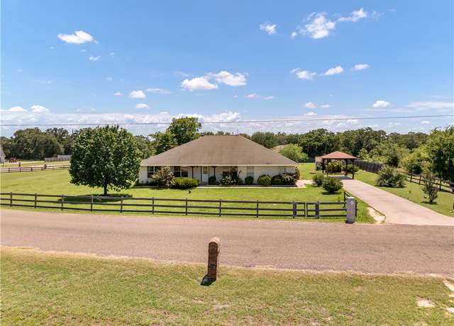 Property at 4316 Nighthawk Ct, Bryan, TX 77808, 3 beds, 2 baths