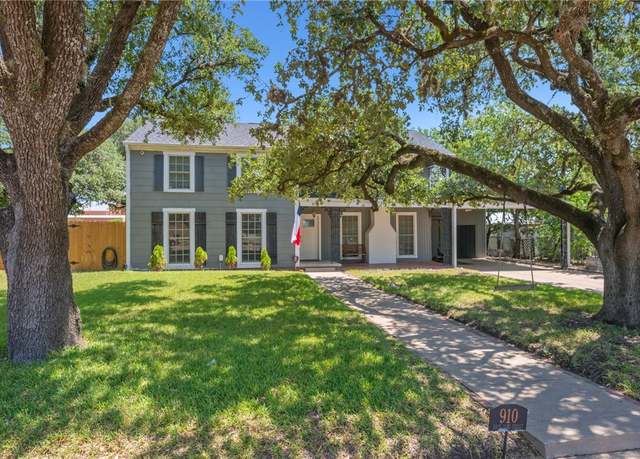 Property at 910 E 32nd St, Bryan, TX 77803, 4 beds, 3 baths