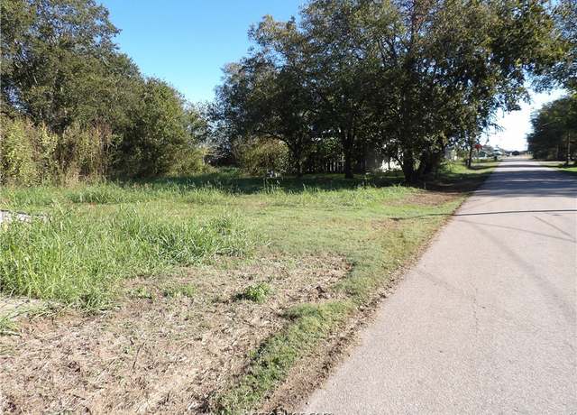 Property at 420 Seventh St, Lexington, TX 78947
