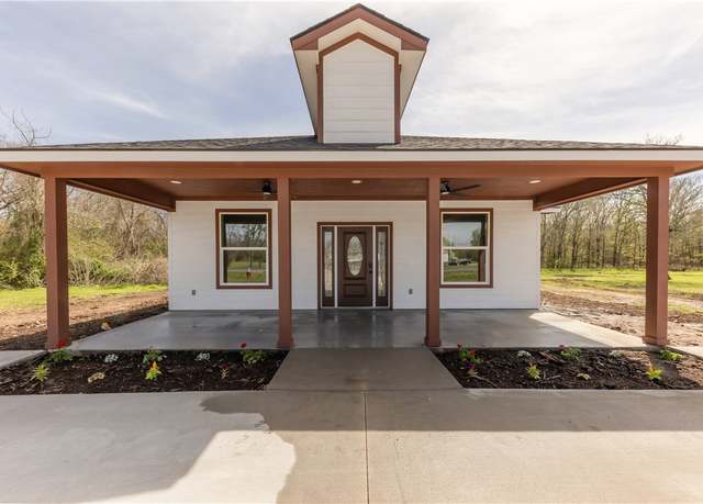 Property at 1309 W Washington Ave, Navasota, TX 77868, 3 beds, 2 baths