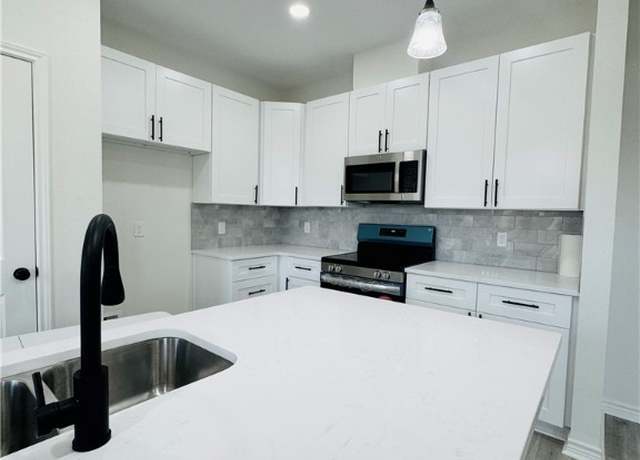 Property at 906 Dulce Ct, Hearne, TX 77859, 3 beds, 2 baths