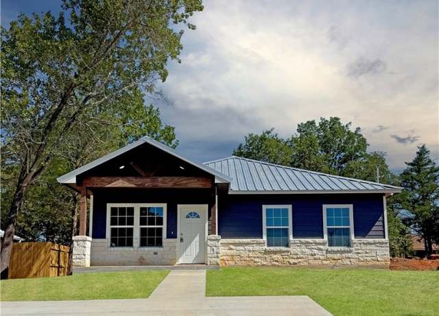 Property at 122 E Crestway St, Hearne, TX 77859, 3 beds, 2 baths