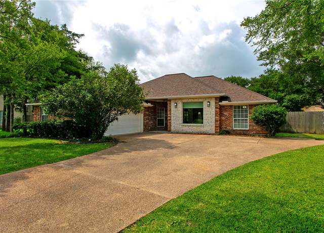 Property at 2600 Greenberry Cir, College Station, TX 77845, 3 beds, 2 baths