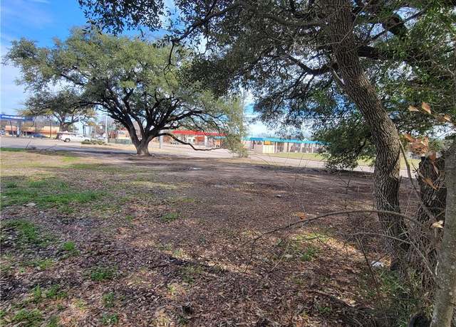 Property at 200 W Carson St, Bryan, TX 77801