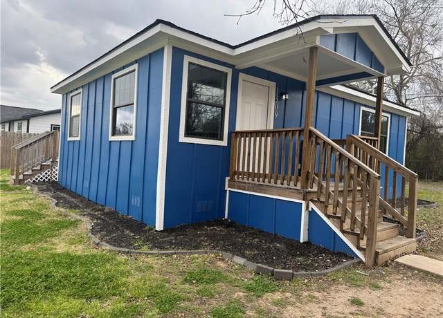 Property at 1309 W 17th St, Bryan, TX 77803, 2 beds, 1 bath