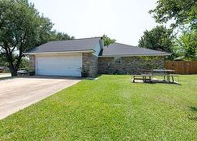 Property at 1400 Prairie Dr, Bryan, TX 77802, 3 beds, 2 baths