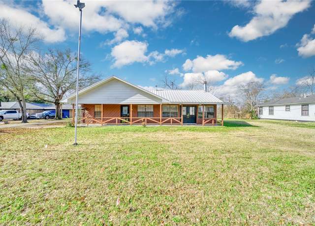 Property at 405 & 403 N Woodrow St, Madisonville, TX 77864, 2 beds, 2.5 baths