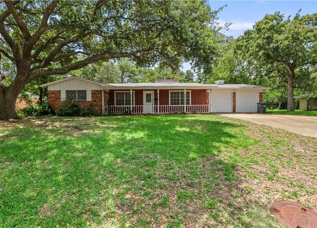 Property at 2102 Wayside Dr, Bryan, TX 77802, 3 beds, 2 baths