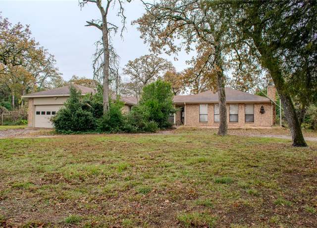 Property at 19 Lakefront Dr, Hilltop Lakes, TX 77871, 4 beds, 2.5 baths