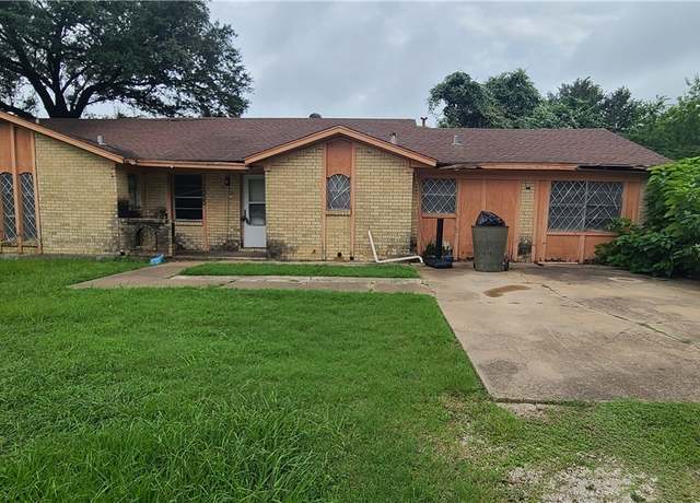 Property at 1000 N Sterling Ave, Bryan, TX 77803, 4 beds, 2 baths