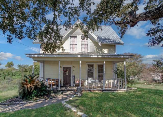Property at 404 W Jefferson St, Brenham, TX 77833, 3 beds, 1.5 baths