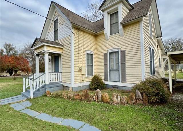 Property at 102 S Pine St, Calvert, TX 77837, 3 beds, 1 bath