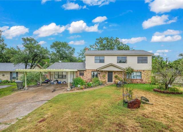 Property at 3715 Stillmeadow Dr, Bryan, TX 77802, 5 beds, 3 baths