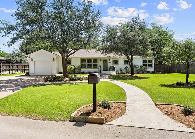 Property at 900 Woodland Pkwy, College Station, TX 77840, 3 beds, 2 baths