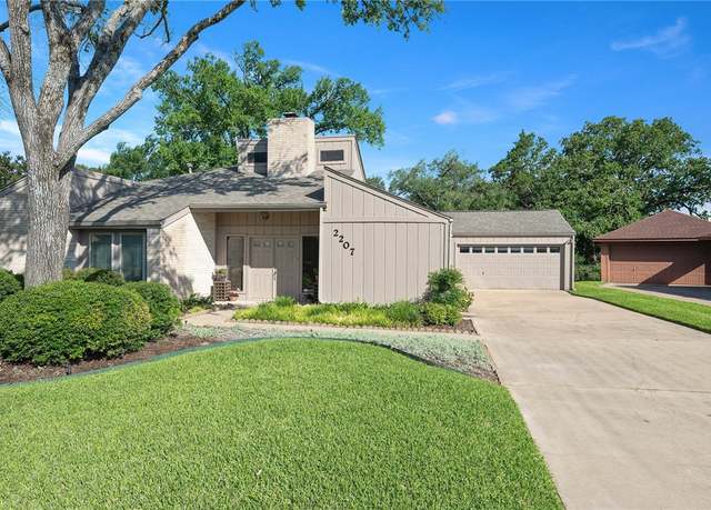 Property at 2207 Quail Hollow Dr, Bryan, TX 77802, 4 beds, 2.5 baths