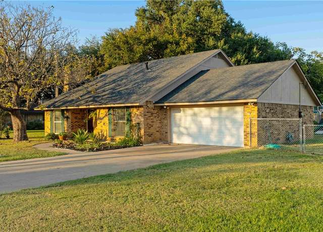 Property at 1501 Hackberry St, Hearne, TX 77859, 3 beds, 2 baths