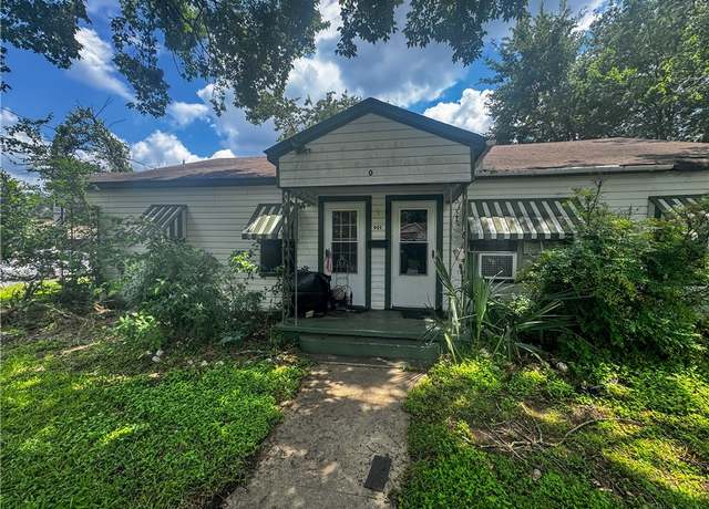 Property at 901 Post Oak St, Hearne, TX 77859, 3 beds, 1 bath