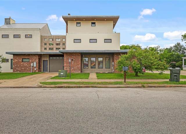 Property at 213 N Houston Ave, Bryan, TX 77803, 2 beds, 2.5 baths
