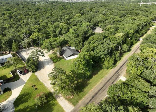 Property at 1337 S South Oaks Dr, College Station, TX 77845, 3 beds, 2 baths