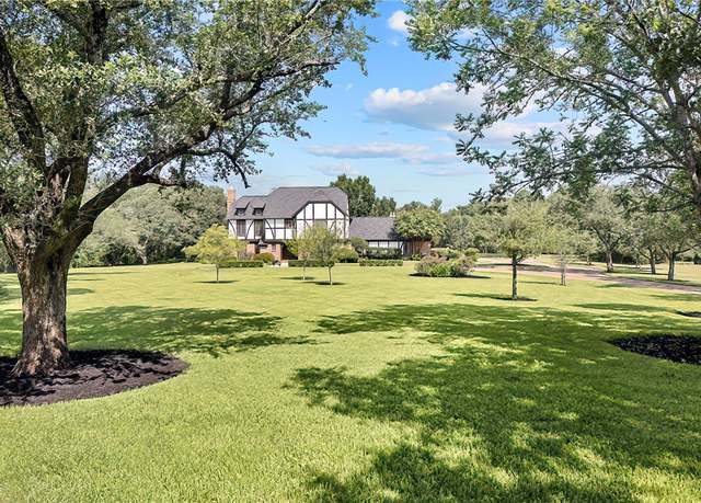 Property at 750 N Rosemary Dr, Bryan, TX 77802, 5 beds, 4 baths