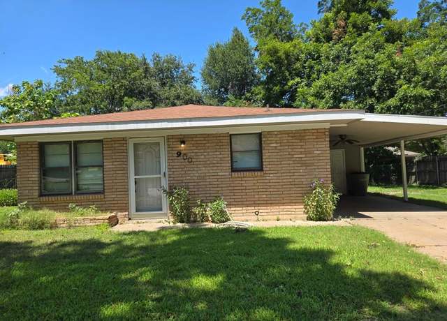 Property at 900 E 27th St, Bryan, TX 77803, 3 beds, 1 bath