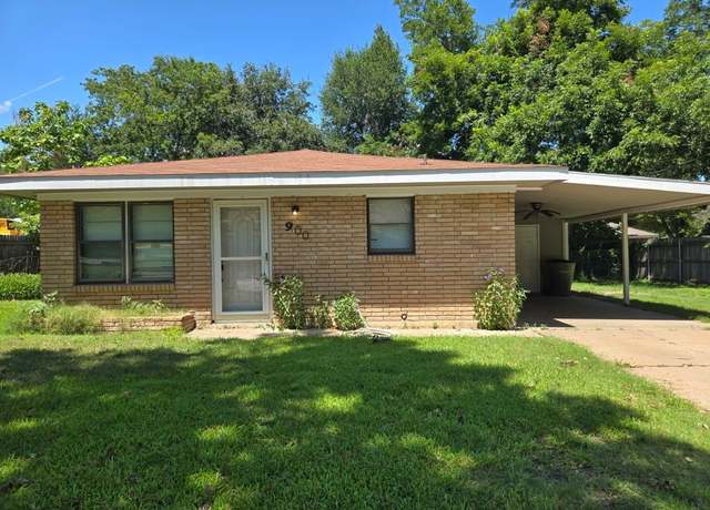 Property at 900 E 27th St, Bryan, TX 77803, 3 beds, 1 bath