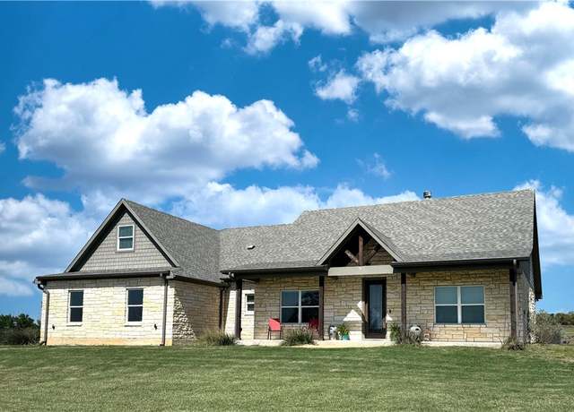 Property at 928 Azalea Dr W, Franklin, TX 77856, 4 beds, 3.5 baths