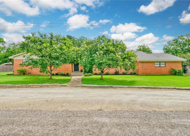 Property at 801 N Center St, Franklin, TX 77856, 4 beds, 2.5 baths