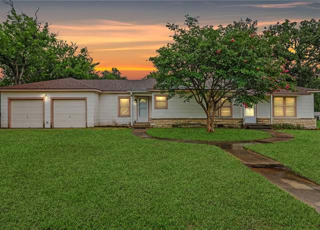 Property at 105 Highland Dr, Bryan, TX 77801, 3 beds, 2 baths