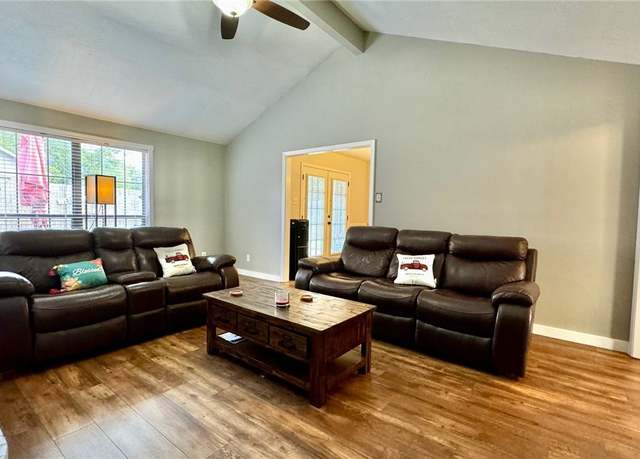 Property at 106 N Hills Cir, Franklin, TX 77856, 3 beds, 2 baths
