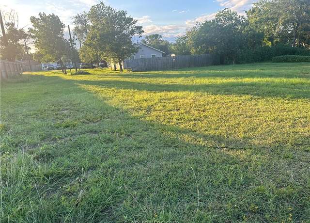 Property at 1514 Dansby St, Bryan, TX 77803