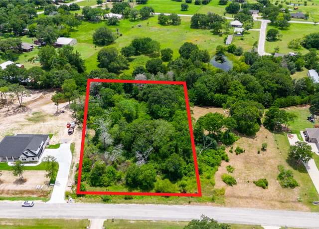 Property at 7620 Field Creek Estates Dr, Bryan, TX 77808