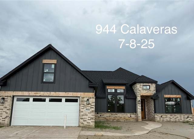 Property at 944 Calaveras Ct, College Station, TX 77845, 4 beds, 3.5 baths