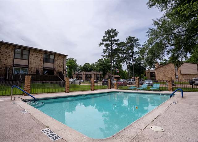 Property at 2521 Crosstimbers St Unit G3, Huntsville, TX 77320, 2 beds, 1.5 baths