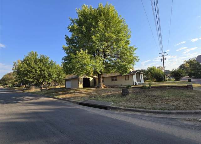 Property at 301 E Bradford St, Hearne, TX 77859, 2 beds, 1 bath